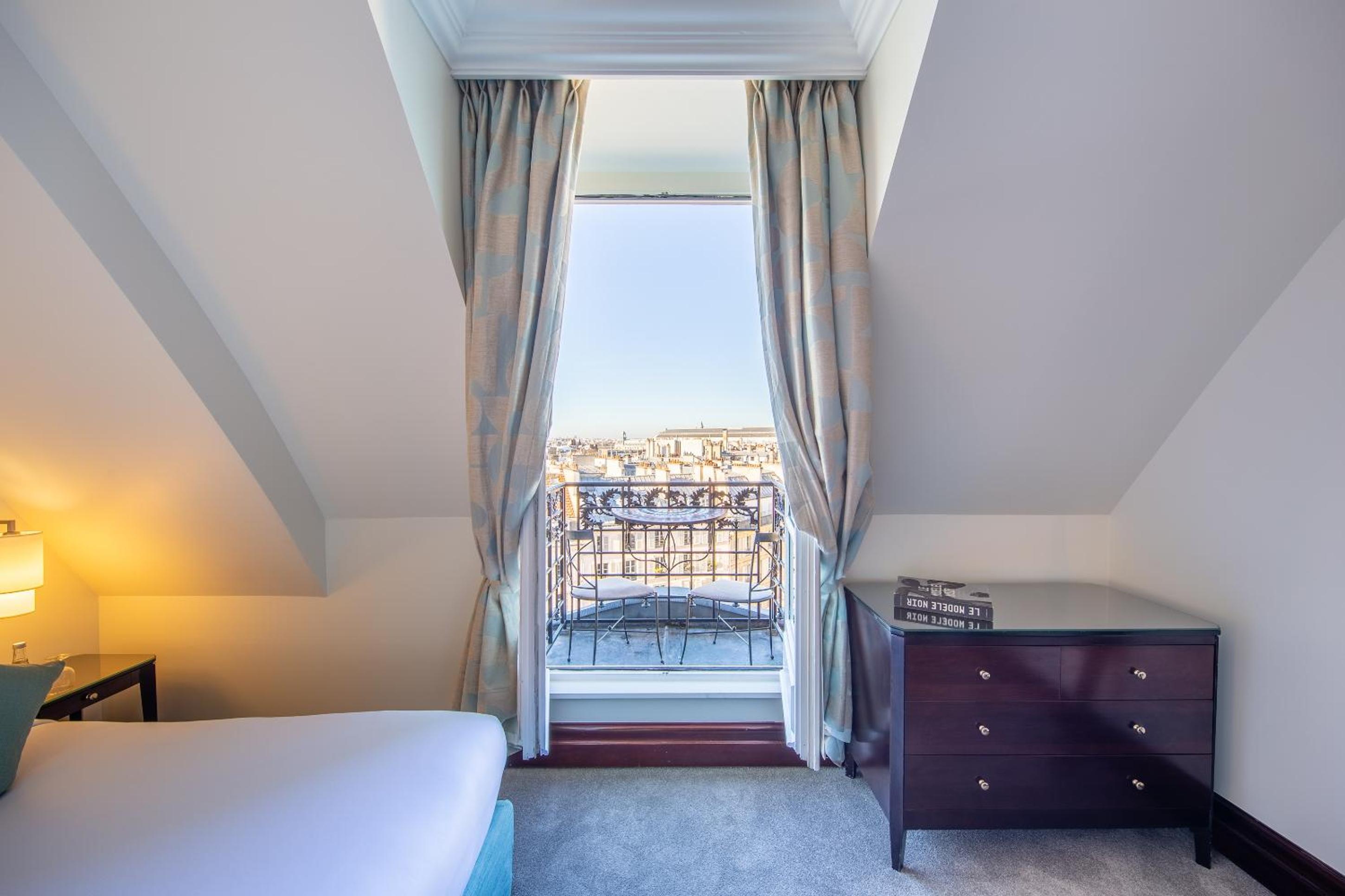 Eiffel, Deluxe