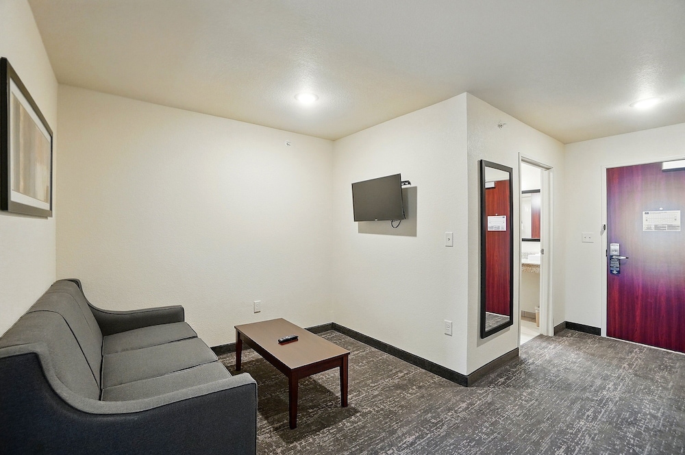 Cobblestone Hotel & Suites - Russells Point at Indian Lake 25/50