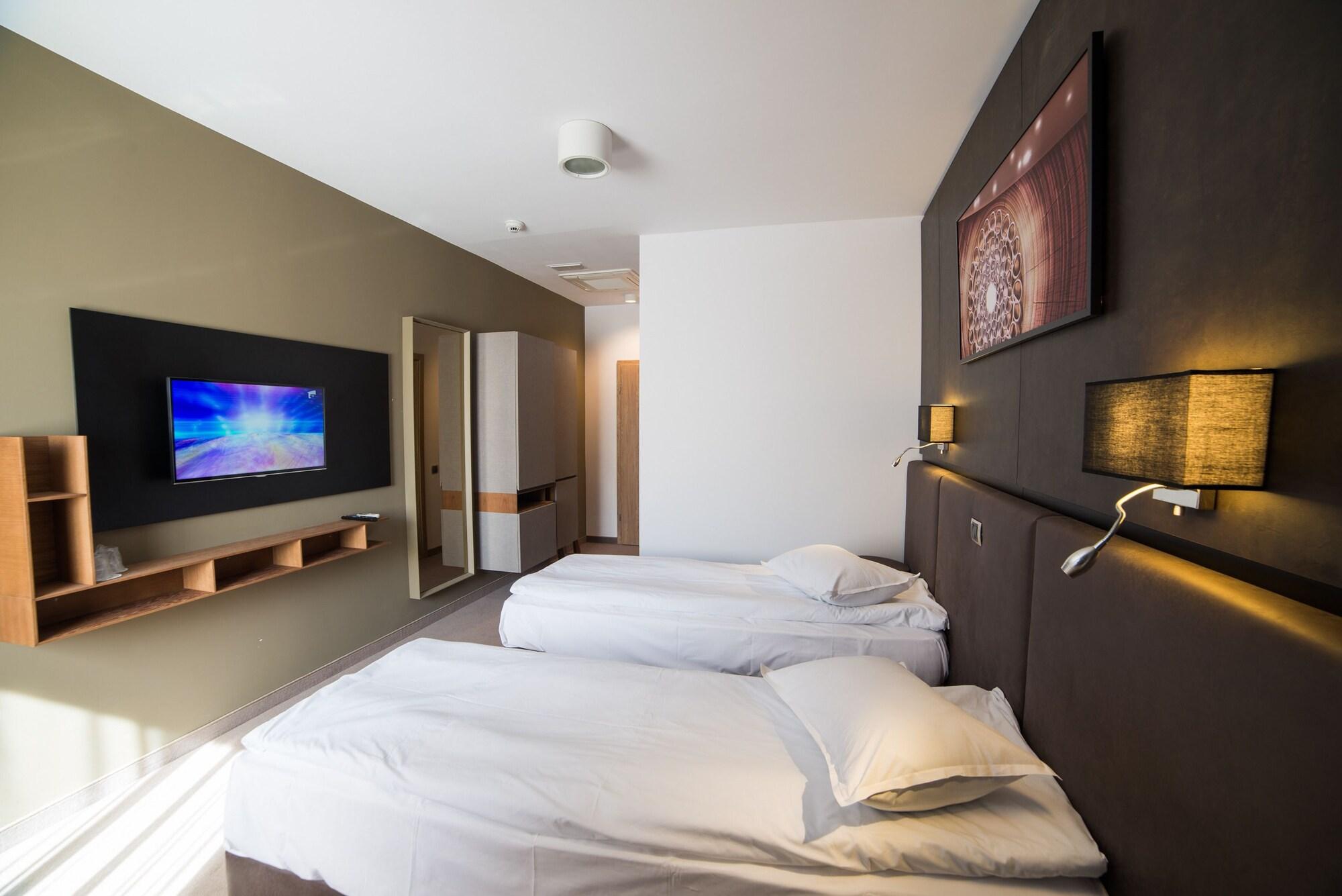 Hotel Lux Divina 7/18