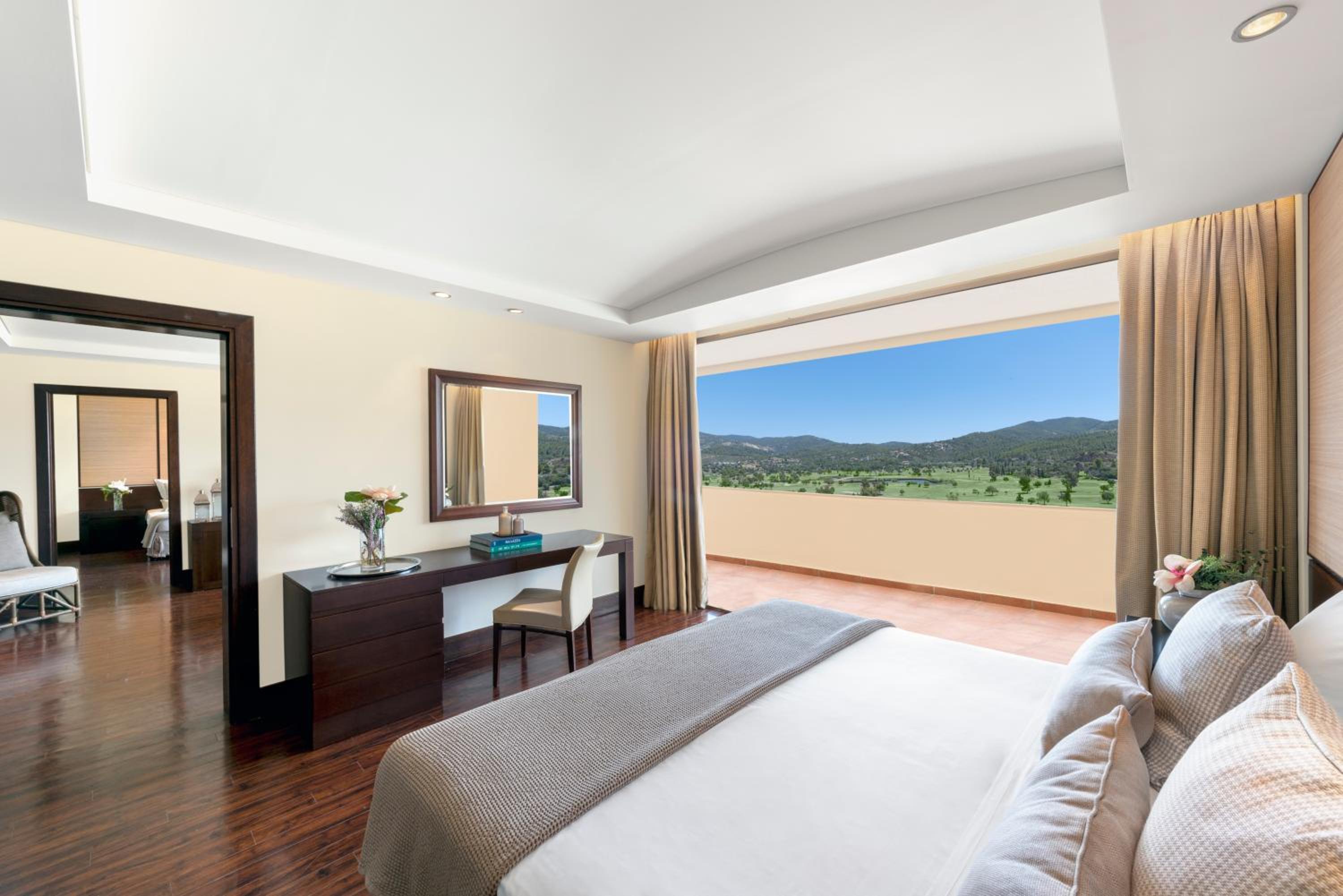 2 Bedrooms, Grand, Suite, Golf Course View