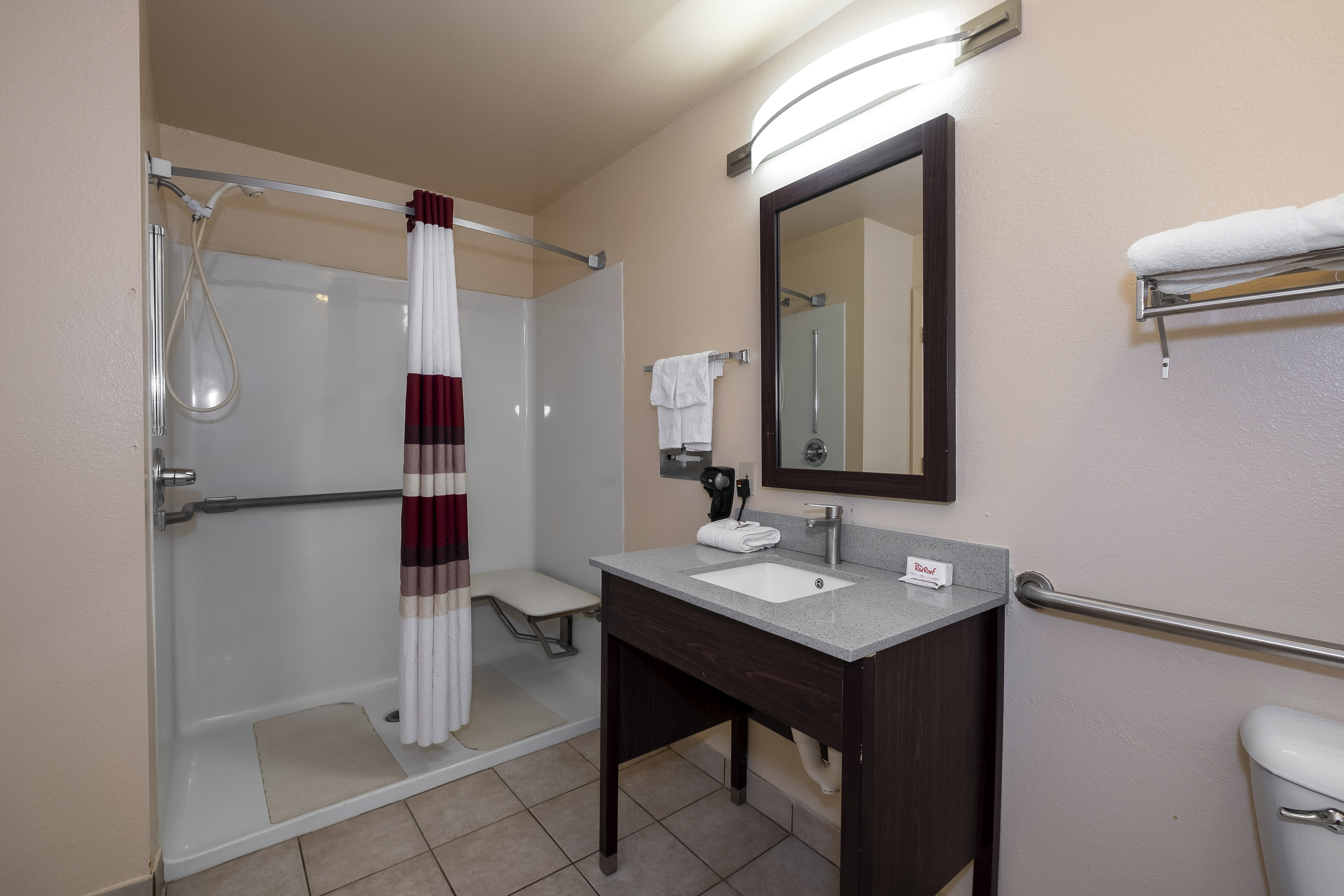 غرفة ديلوكس بسرير كينج لذوي الإعاقة، Red Roof Inn Valdosta - University 3/3