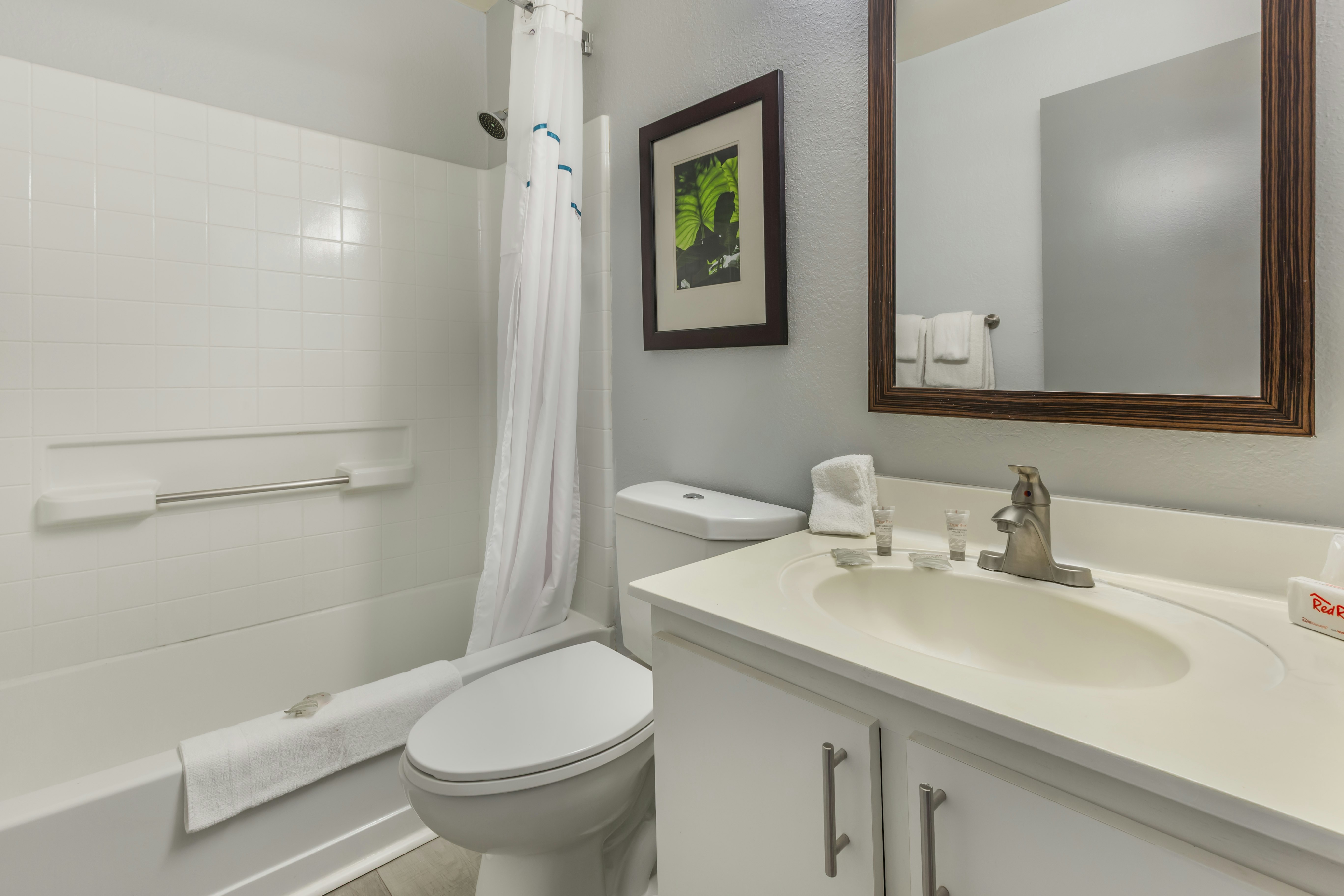جناح بسرير كوين بغرفتين، HomeTowne Studios & Suites by Red Roof Greensboro 6/7
