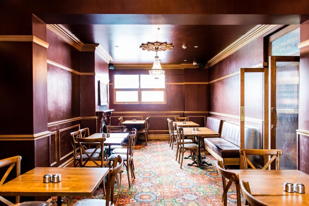 Shakespeare Hotel Surry Hills 32/37