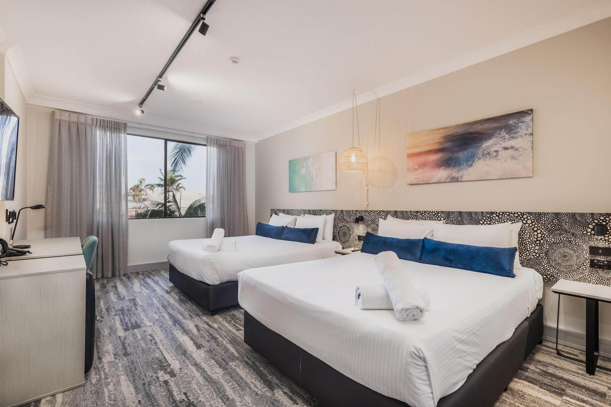 STUDIO, DOUBLE OR TWIN BED