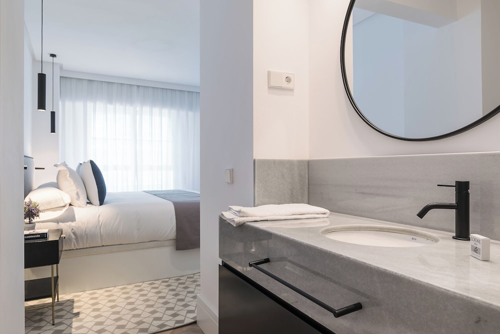 Feelathome Waldorf Suites Apartments 38/40