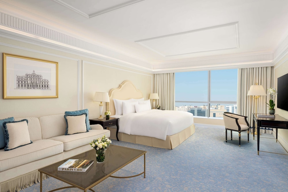 JUNIOR SUITE, KING BED