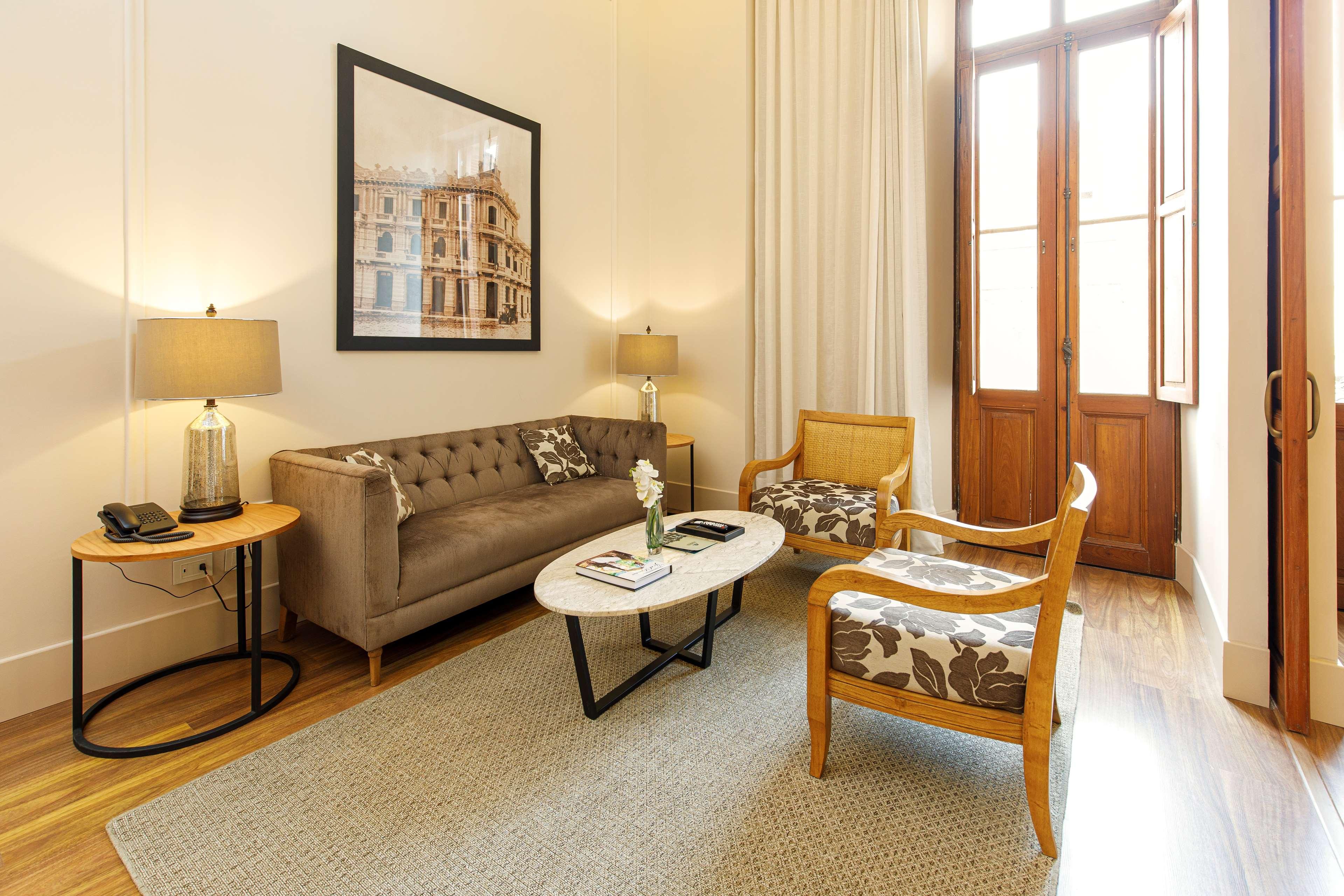 JUNIOR SUITE, EXECUTIVE, KING BED