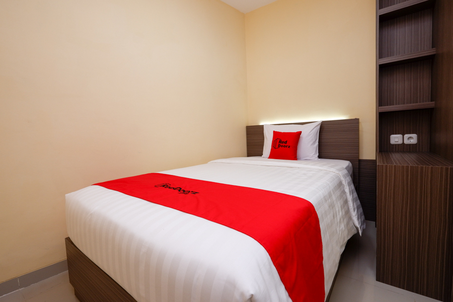 Reddoorz Plus Near Paragon Mall Semarang 21/33
