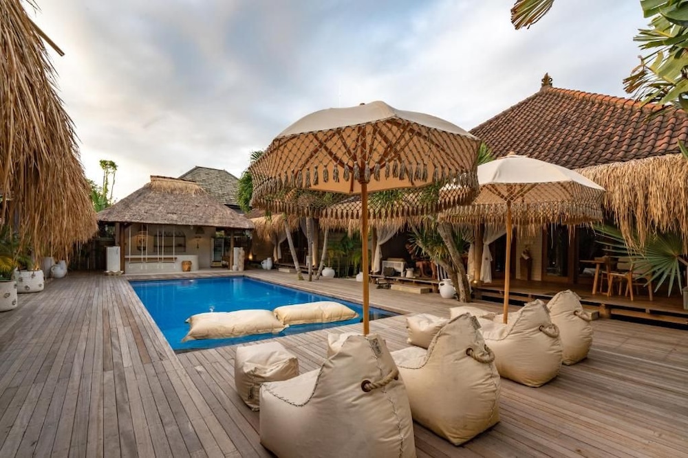 Castaway Resort 43/48
