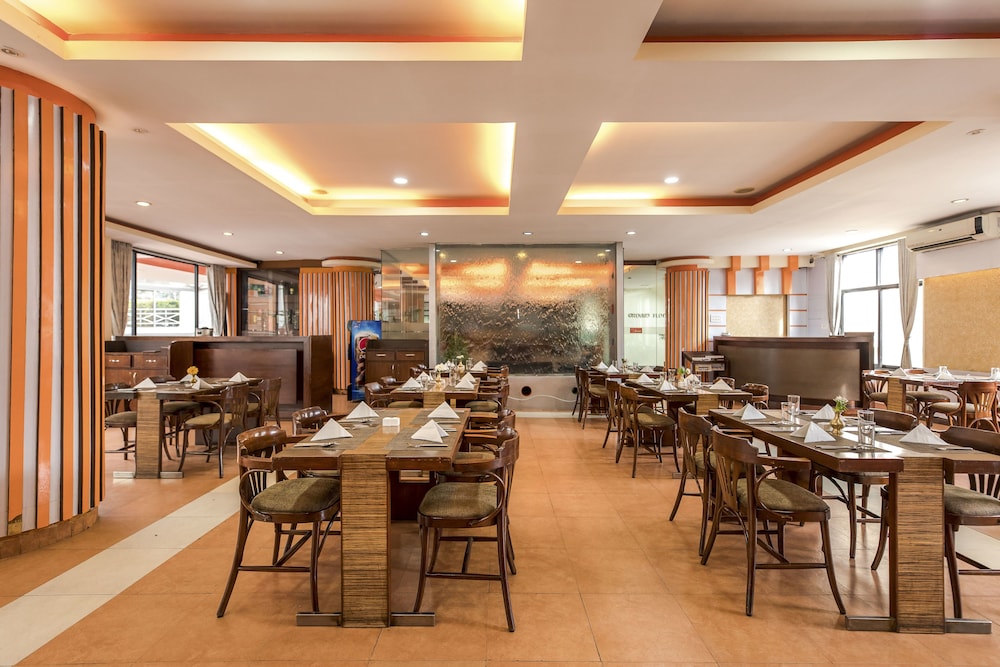 SUMMIT RESIDENCY AIRPORT HOTEL 40/48