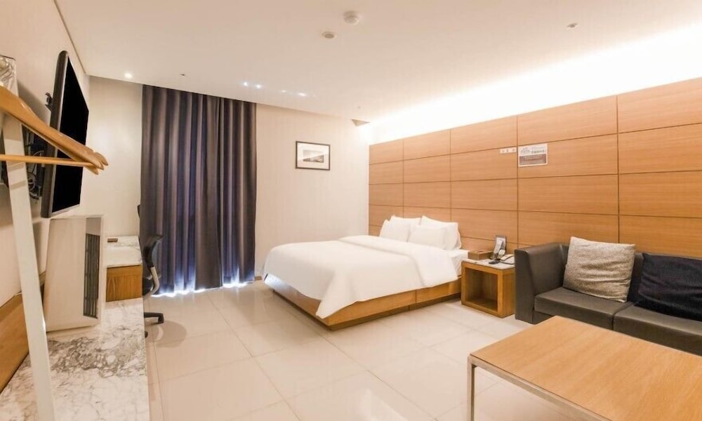 Standard, King Bed