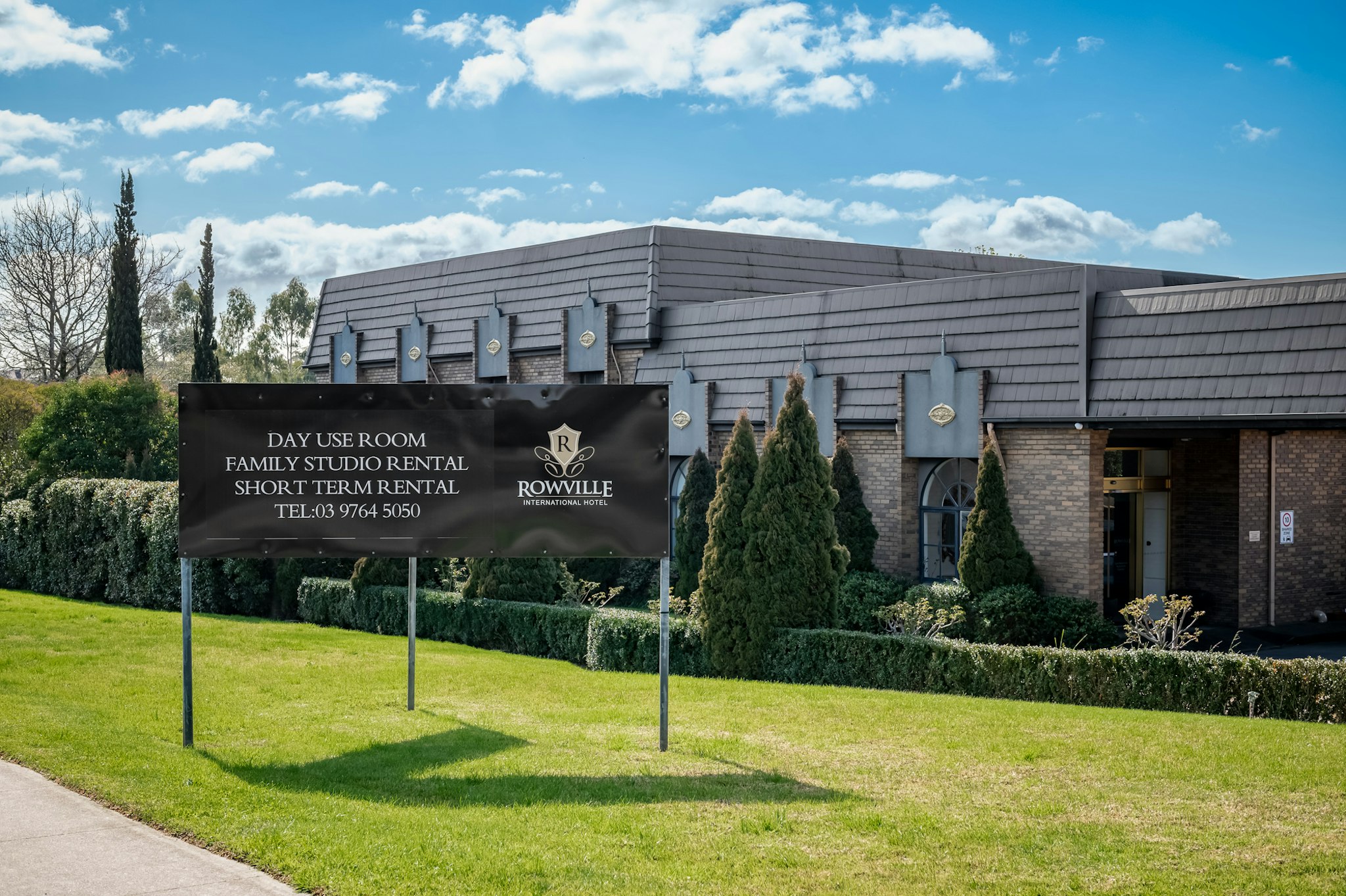 ROWVILLE INTERNATIONAL HOTEL 42/46