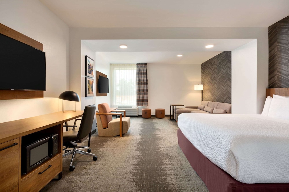 La Quinta Inn & Suites by Wyndham Santa Rosa Sonoma 21/46