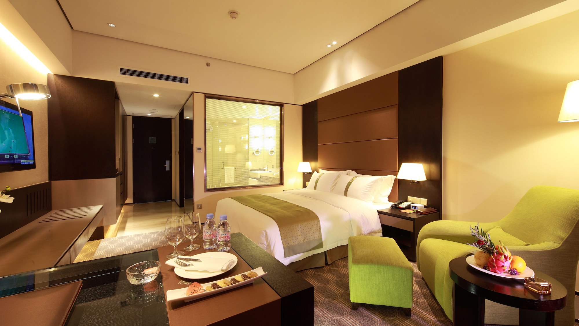 Standard, King Bed, Middle Floor، Holiday Inn Nantong Oasis International 7/10