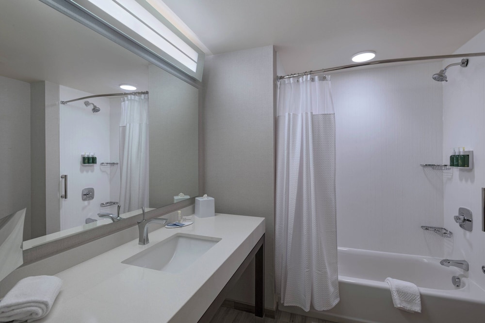 غرفة بسريرين كوين لذوي الإعاقة، Courtyard St. Louis Brentwood 3/8