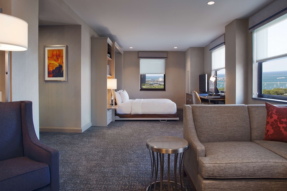 Hilton Chicago 54/86