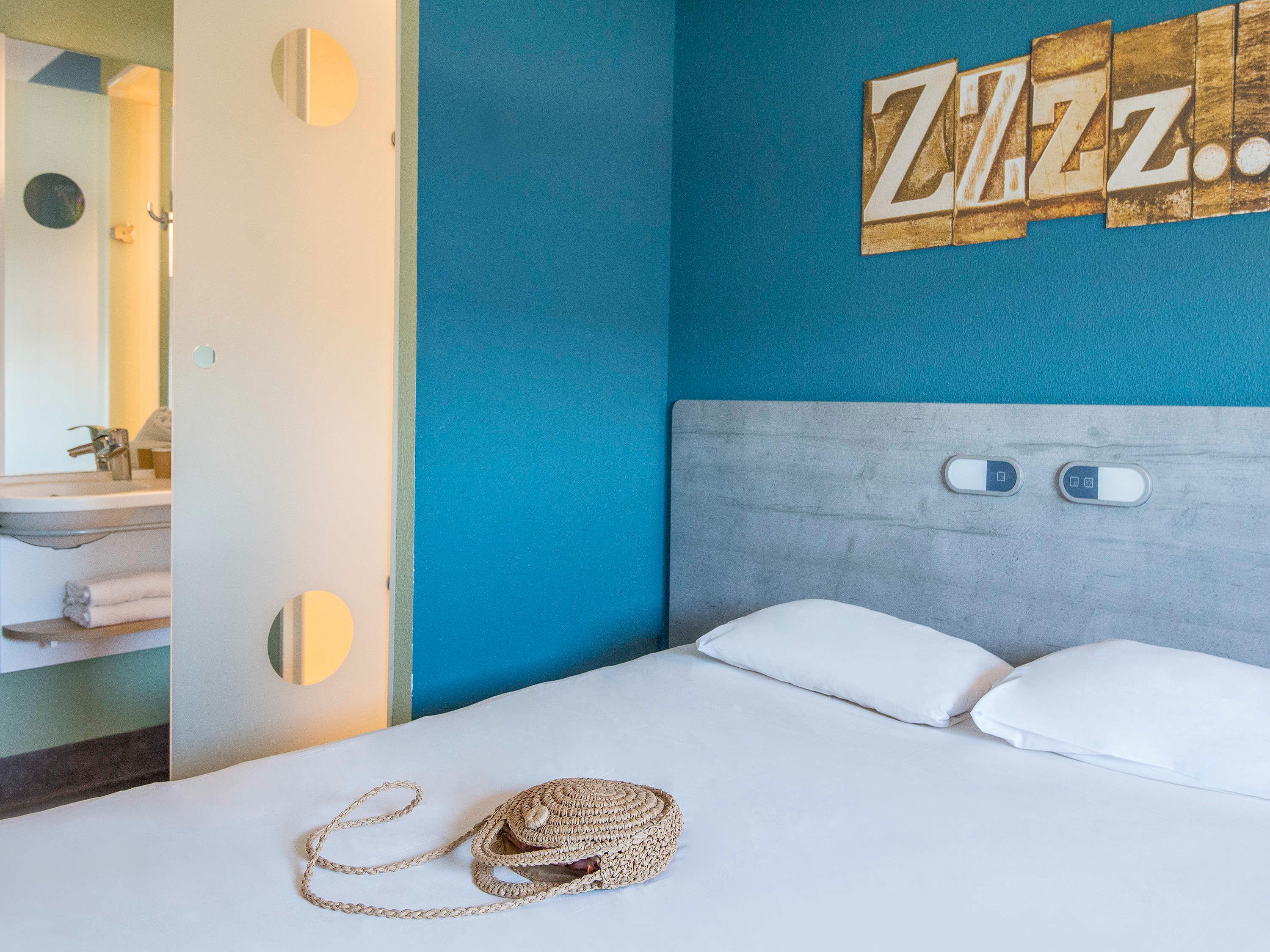 ROOM, BUNK BED