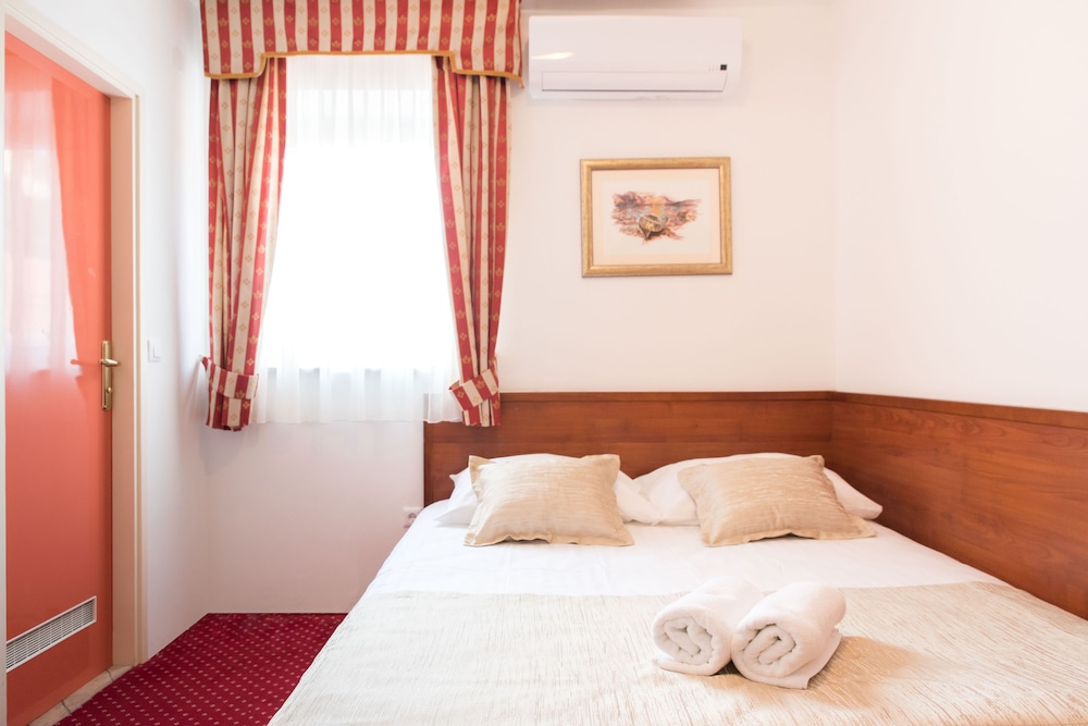 Hotel Krilo 23/71