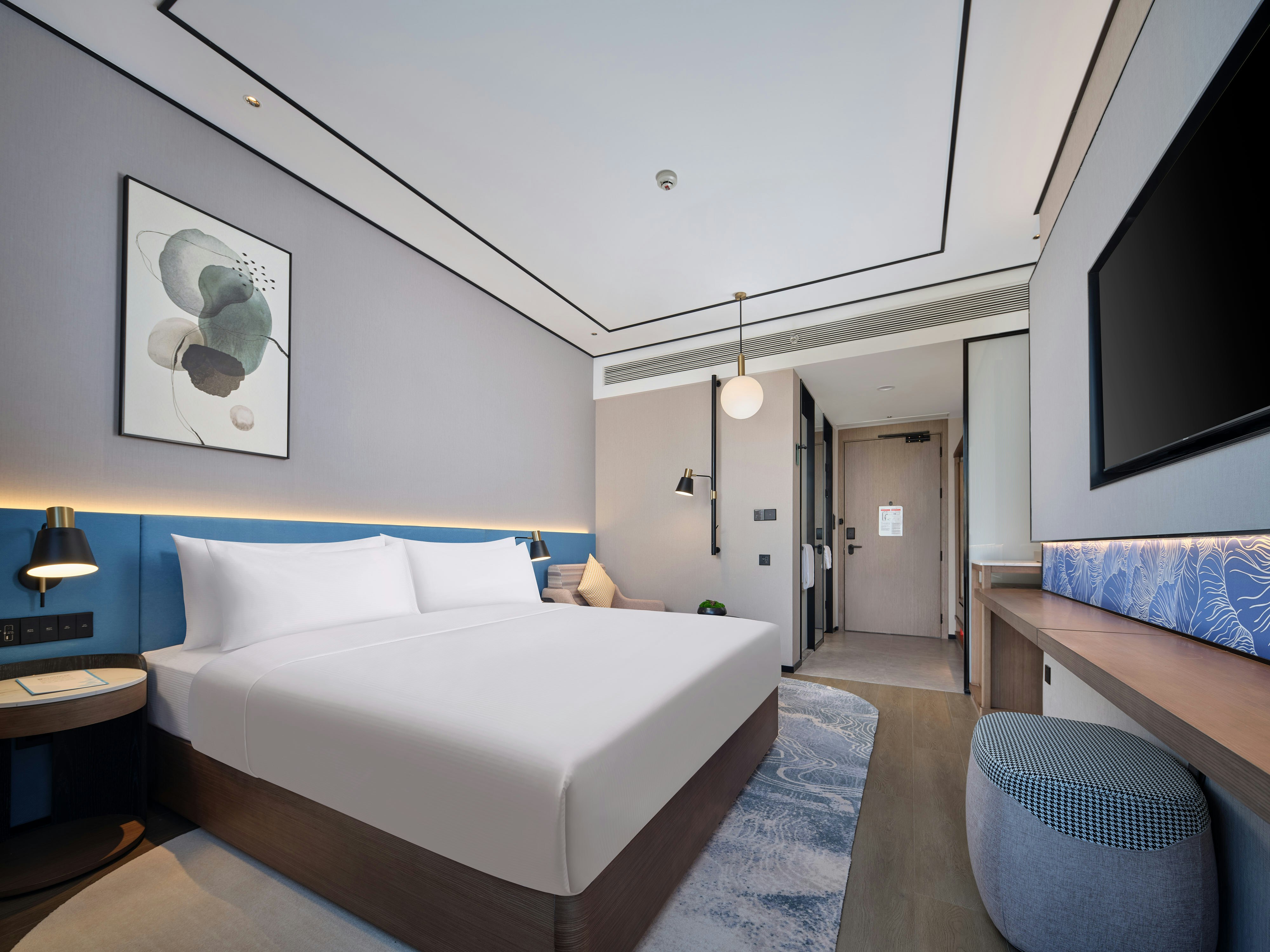 GUEST ROOM, KING BED