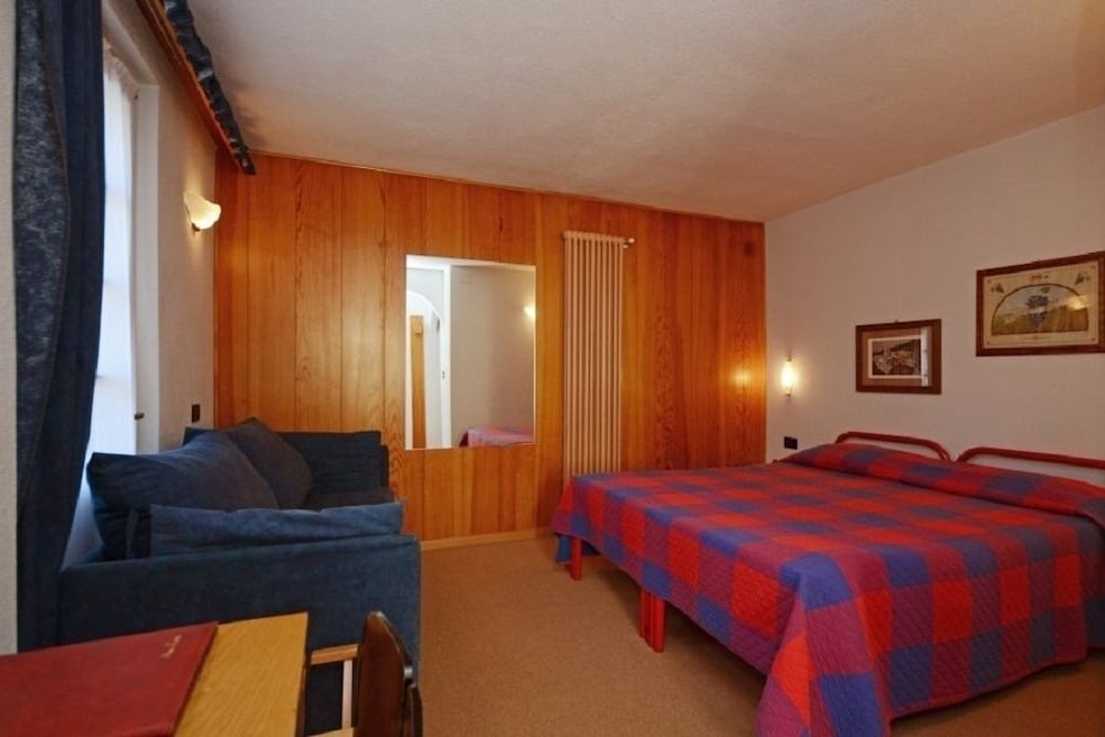 Hotel Monti Pallidi 12/37
