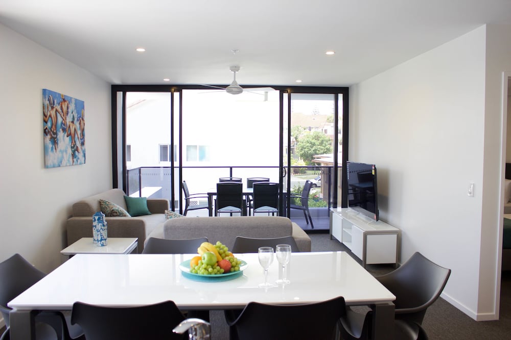 Synergy Broadbeach 35/52