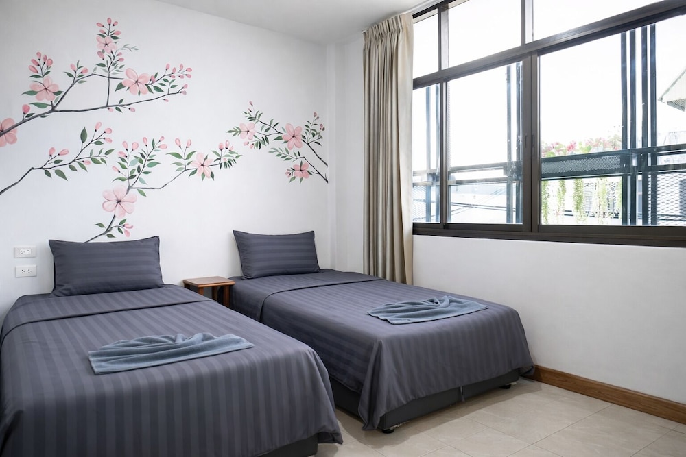 ROOM, TWIN BEDS