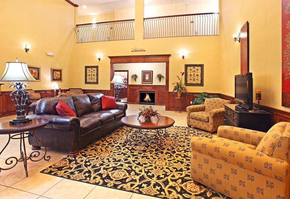 Holiday Inn Express Hotel Suites Clarksville 36/61
