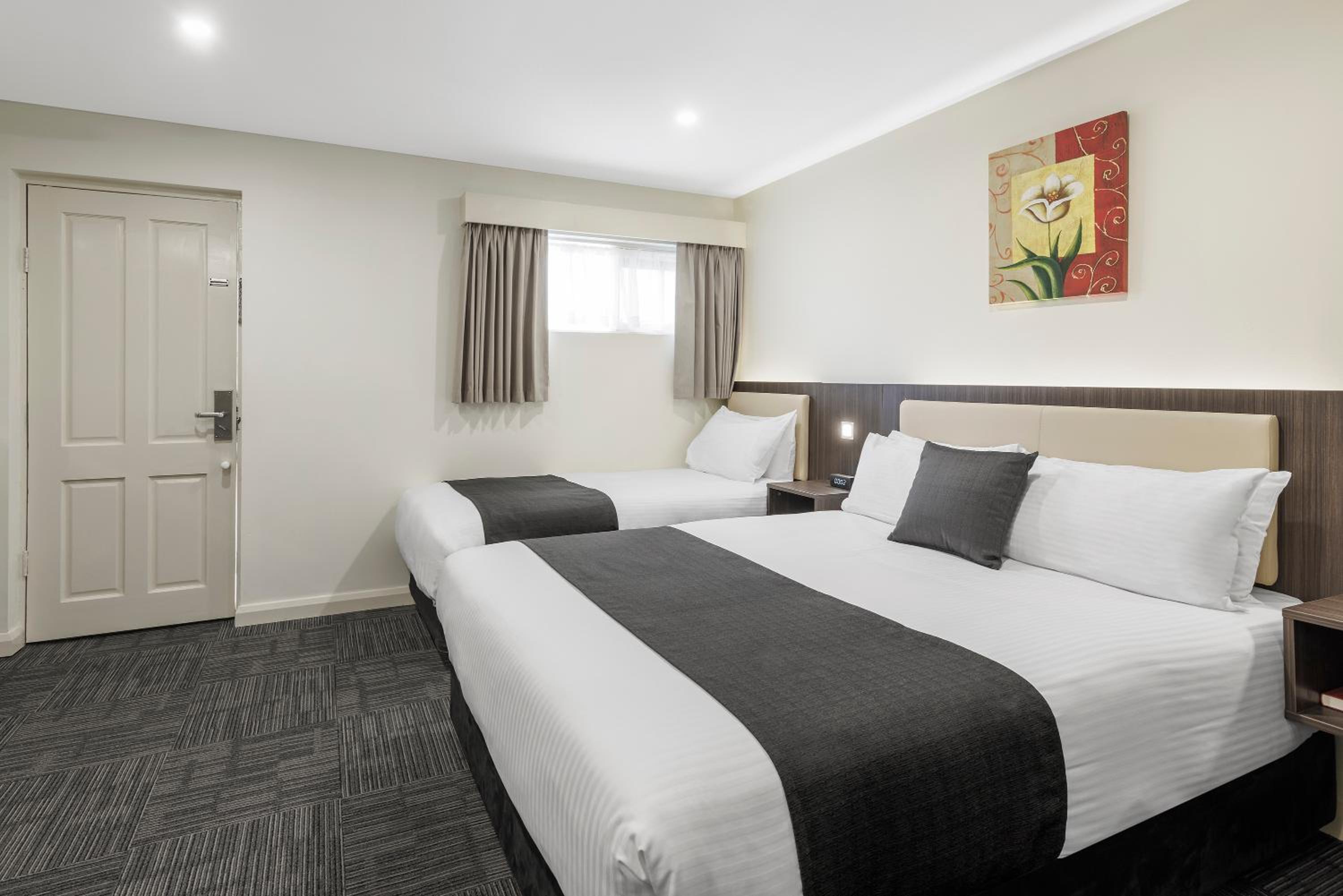 Upstairs, Executive, Suite, Twin Beds