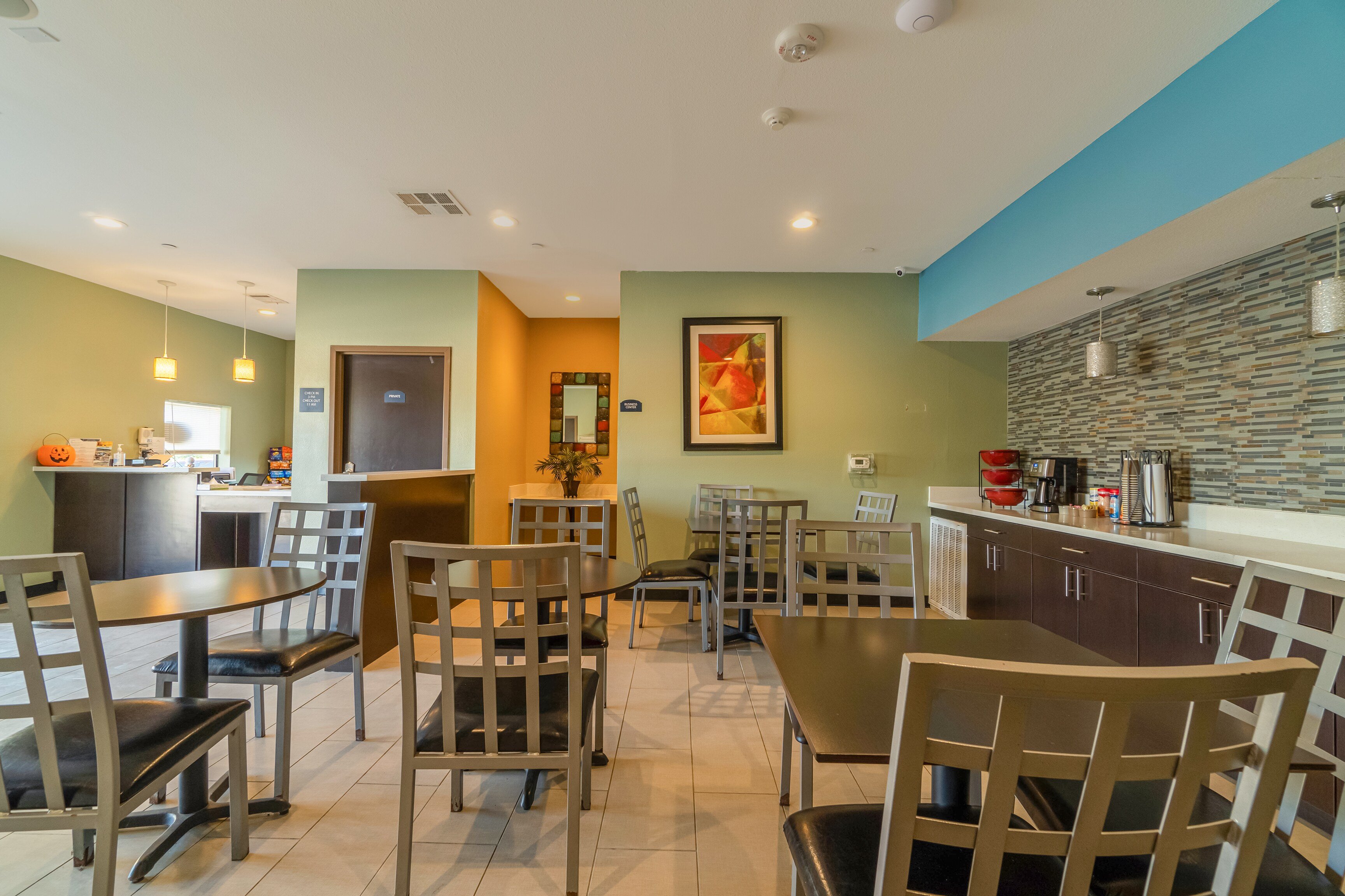 Moulton Inn & Suites By OYO Near Shiner TX 12/29