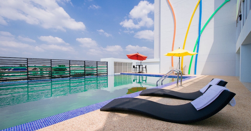 42C The Chic Hotel 46/49