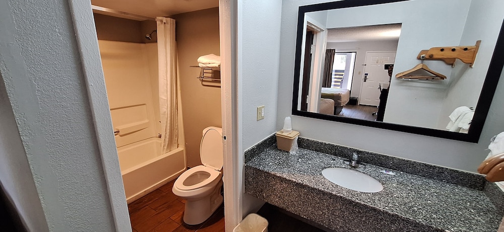 Motel6 Knoxville, TN - East 43/50