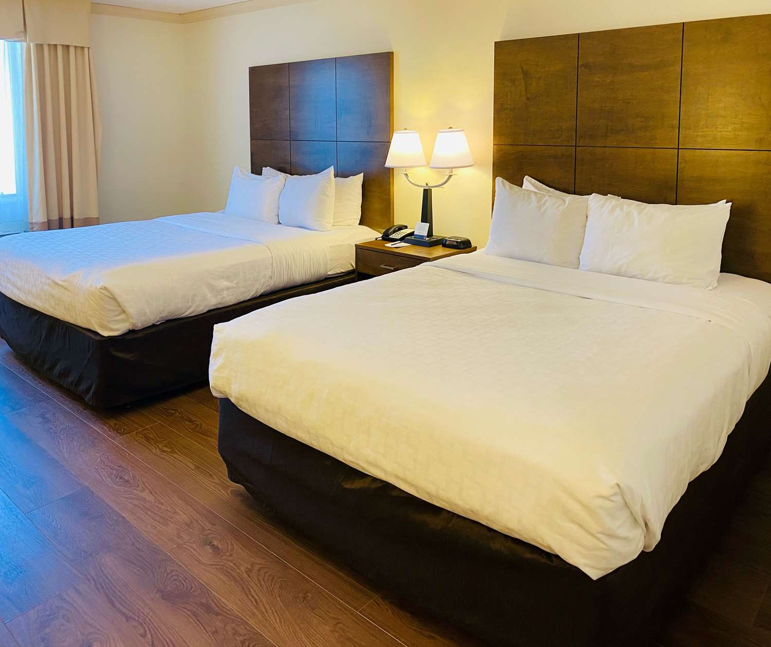 غرفة بسريرين كوين، Clarion Hotel & Conference Center Toms River 2/5
