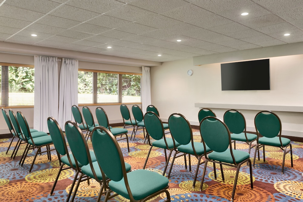 Country Inn and Suites by Radisson, Mishawaka - Southbend 22/24