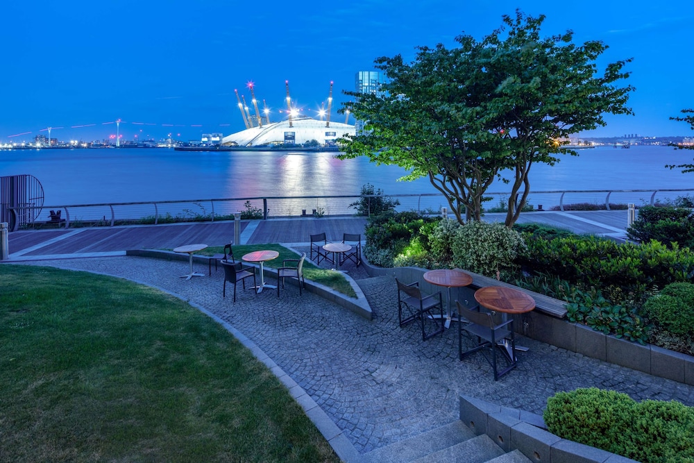 Radisson Blu Hotel, London Canary Wharf East 72/74
