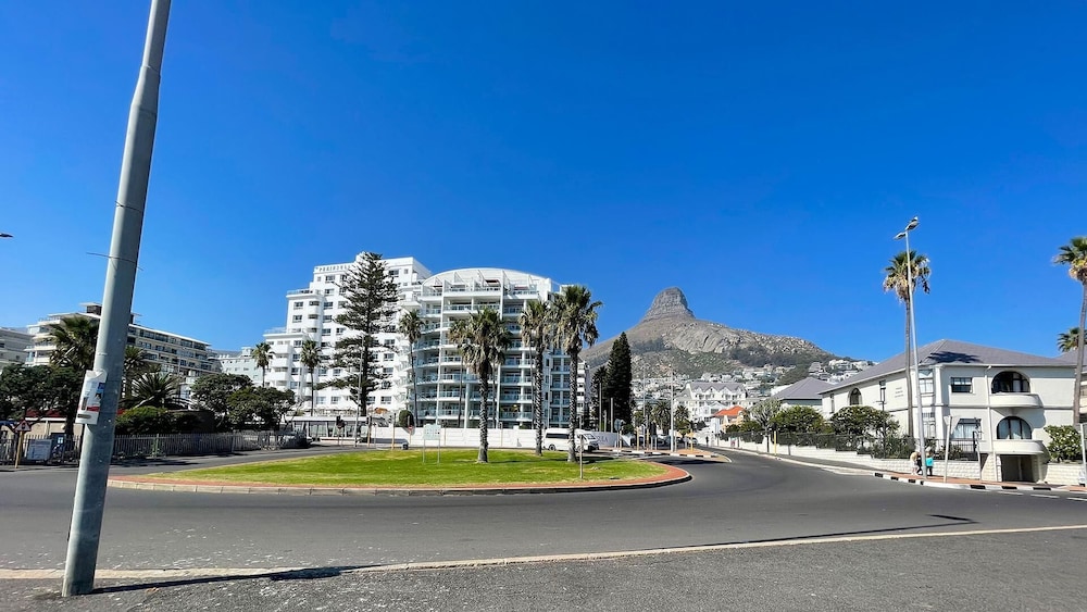 Peninsula All-Suite Hotel by Dream Resorts 42/49