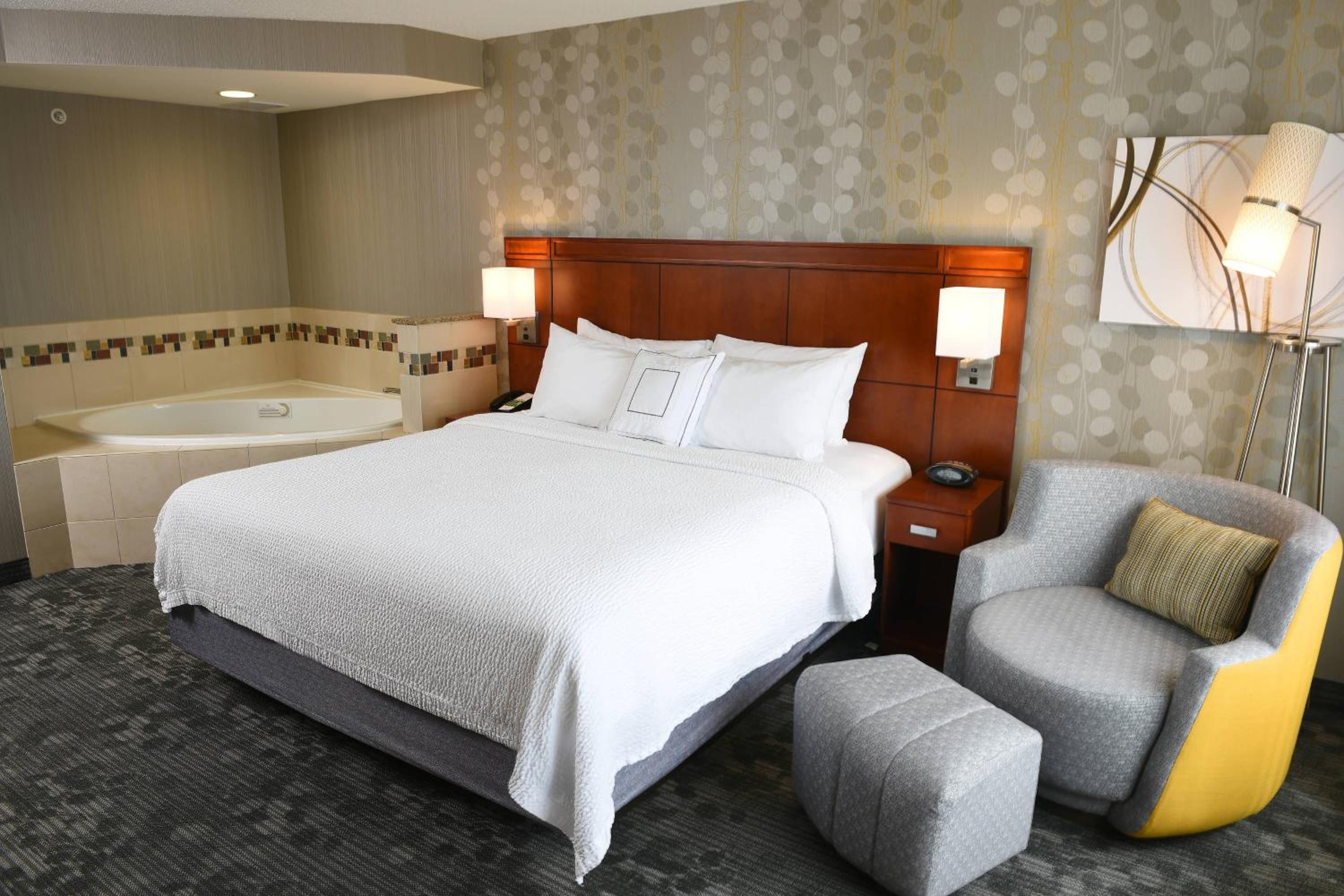 Specialty, King Bed, Bathtub, Accessible