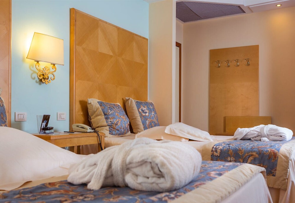 Hotel Lunariccione 12/36