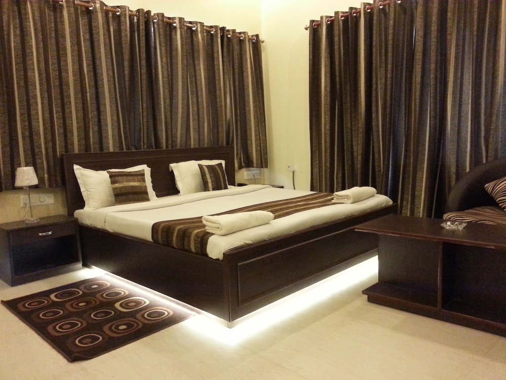 Hotel Varuna 21/46