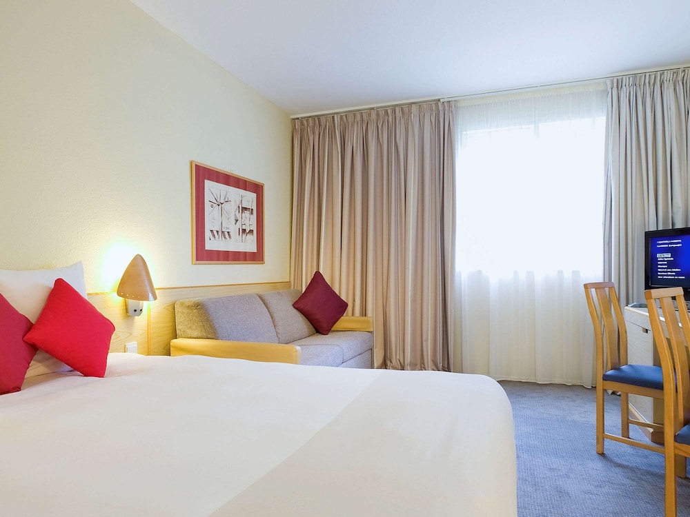 NOVOTEL MANCHESTER WEST 8/48