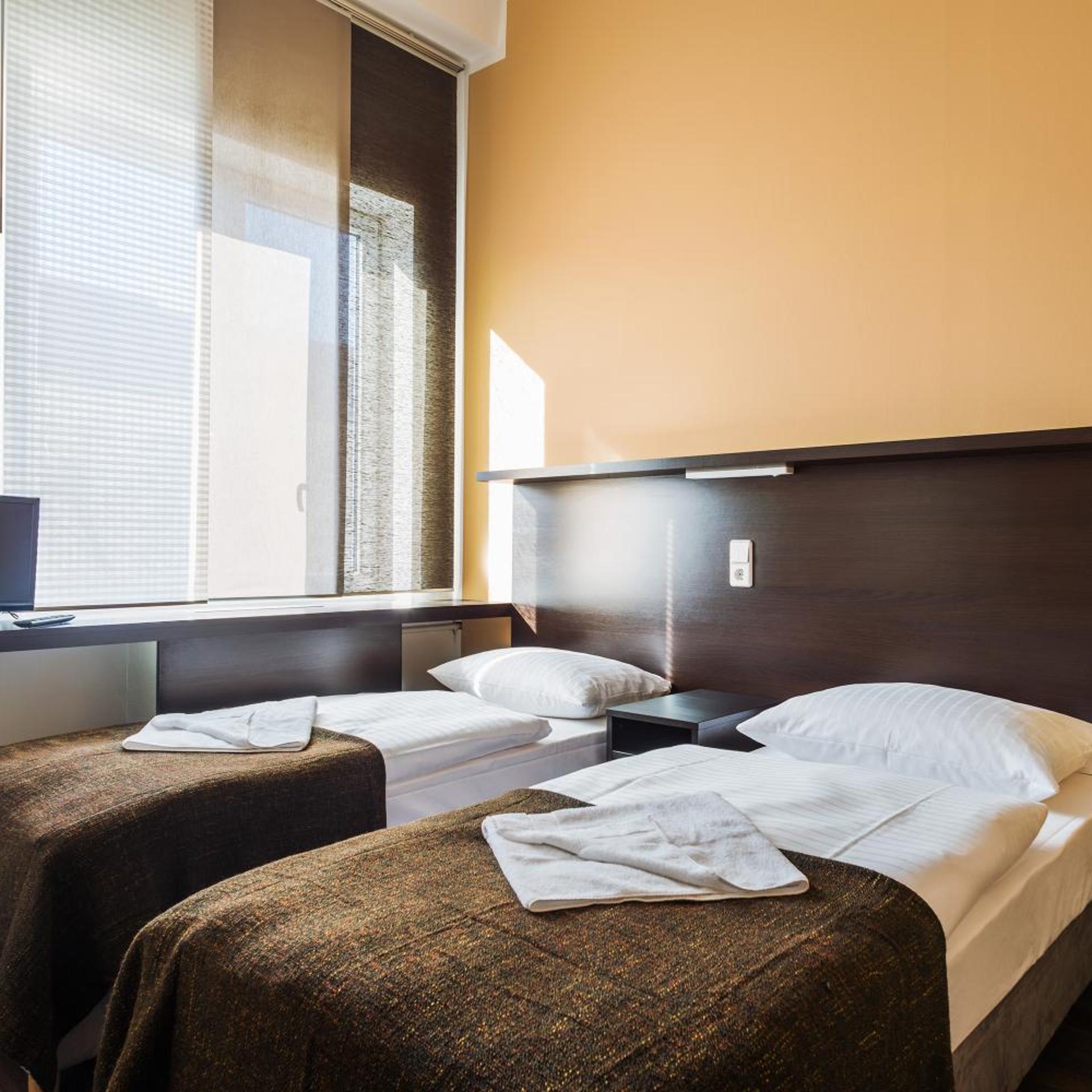 غرفة ثلاثية، Apple City Hotel 8/10
