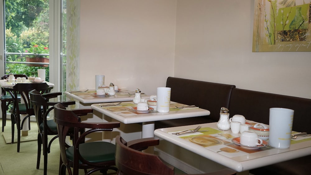 ENTREE HOTEL GROSS BORSTEL 35/50