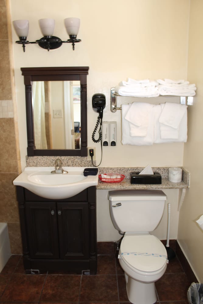 Riverside Inn & Suites Santa Cruz 53/56