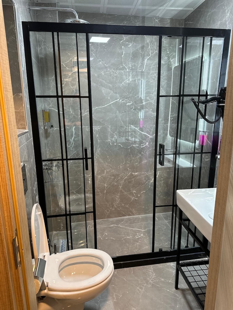 Grand FM Hotel 48/50