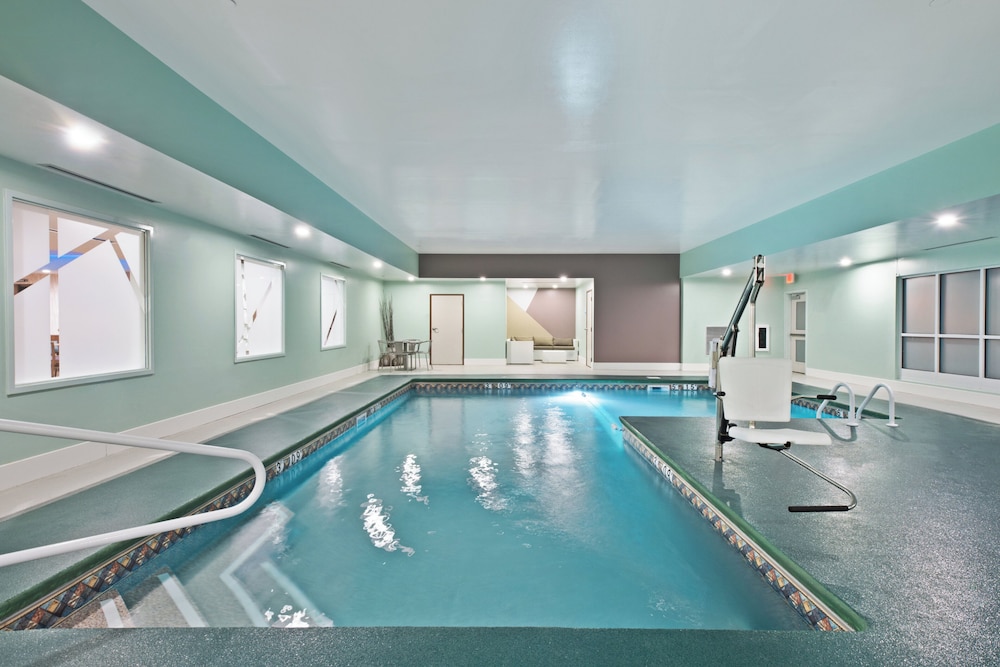 Holiday Inn Express & Suites Harrisburg S - New Cumberland 45/72