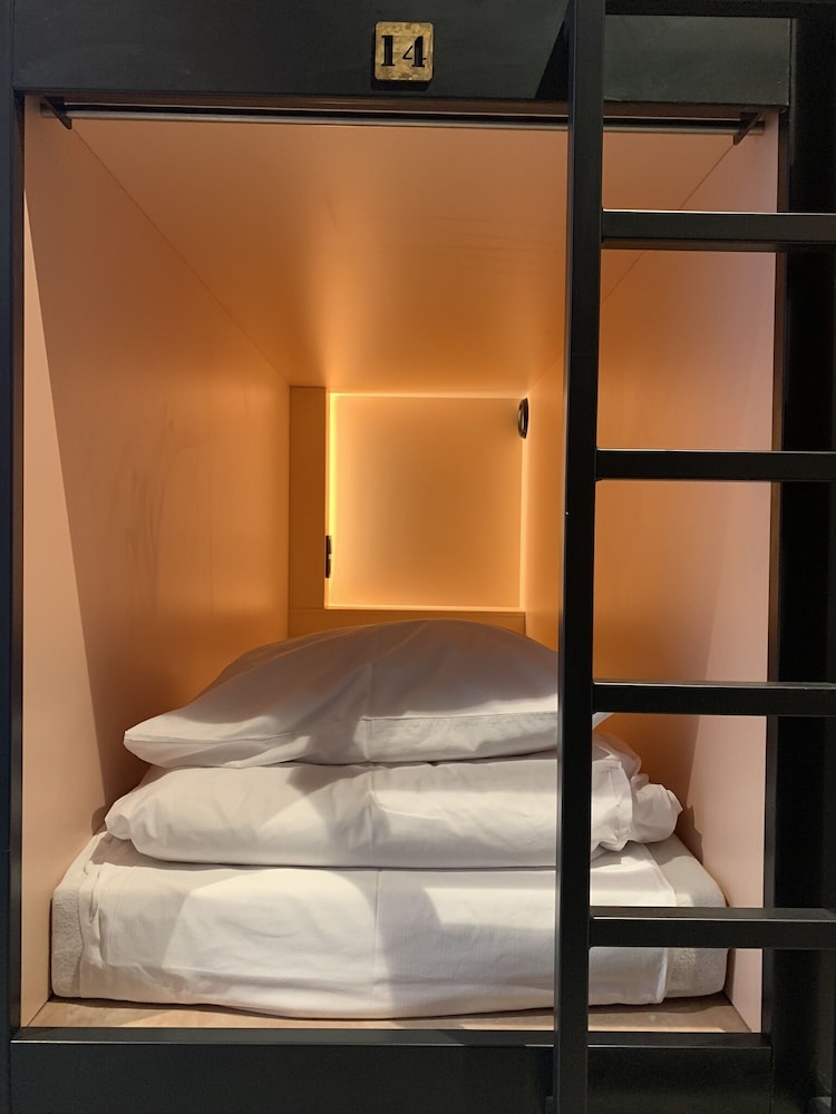 Capsule, Mixed Dorm