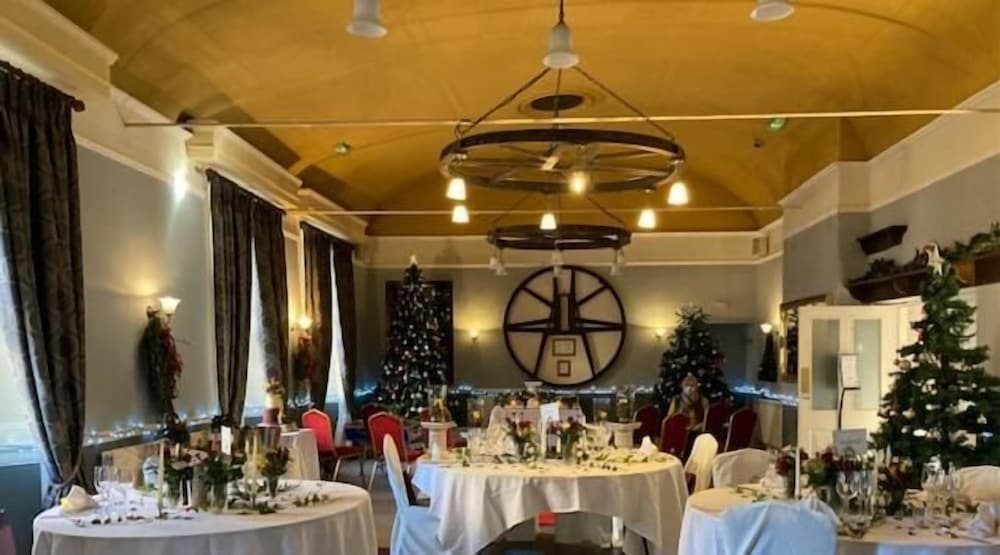 Saracen's Head Hotel 27/39