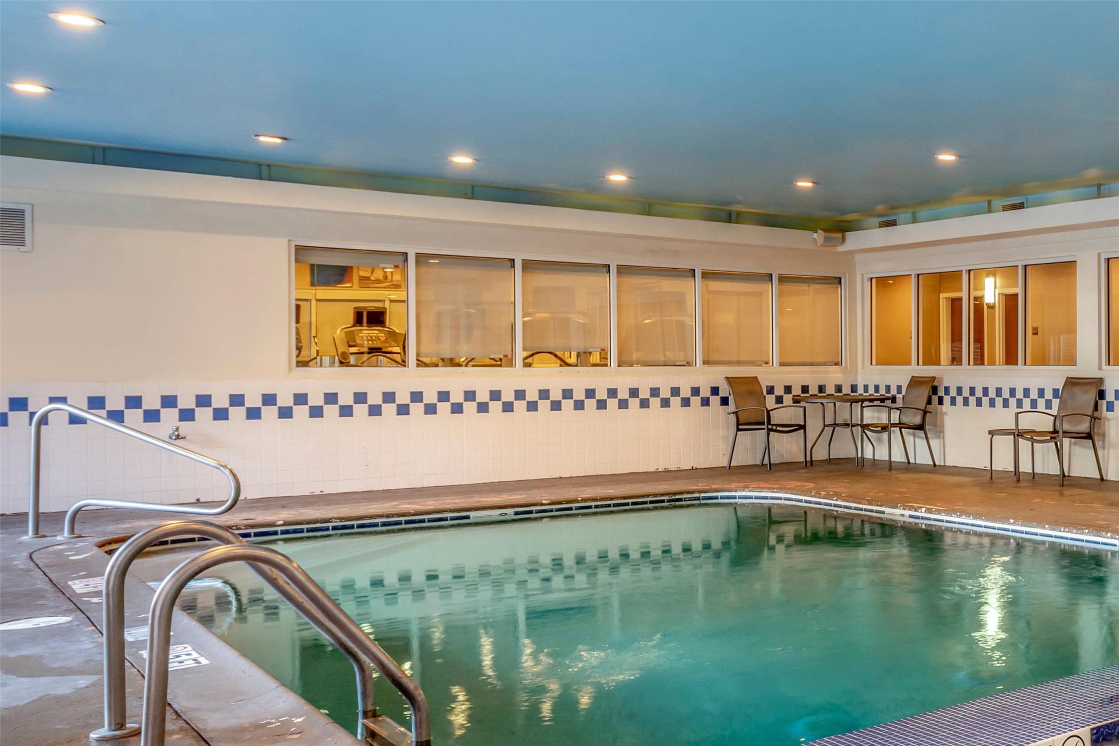 Comfort Inn and Suites North Dallas-Addison 16/33