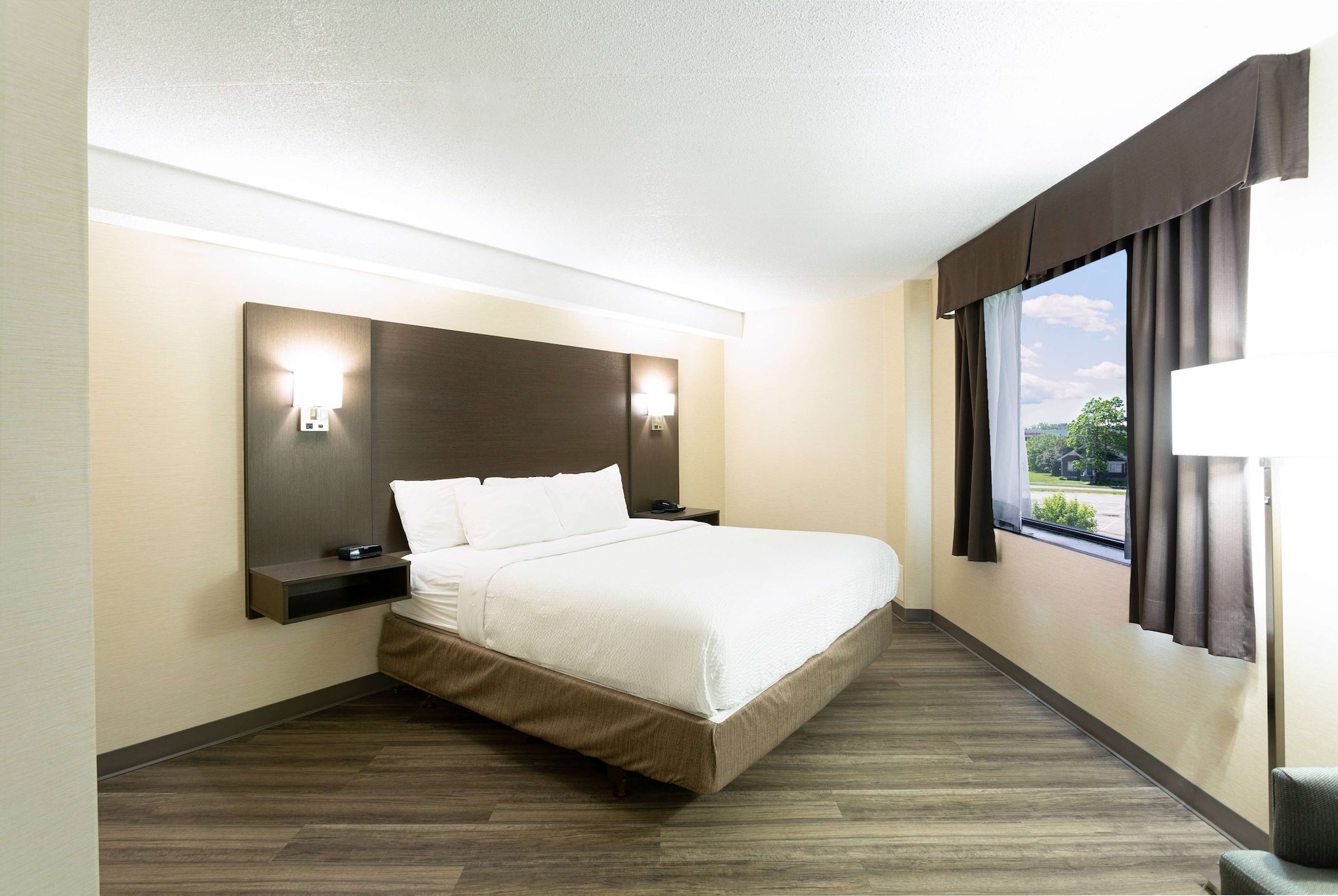SUITE, KING BED, SOFA