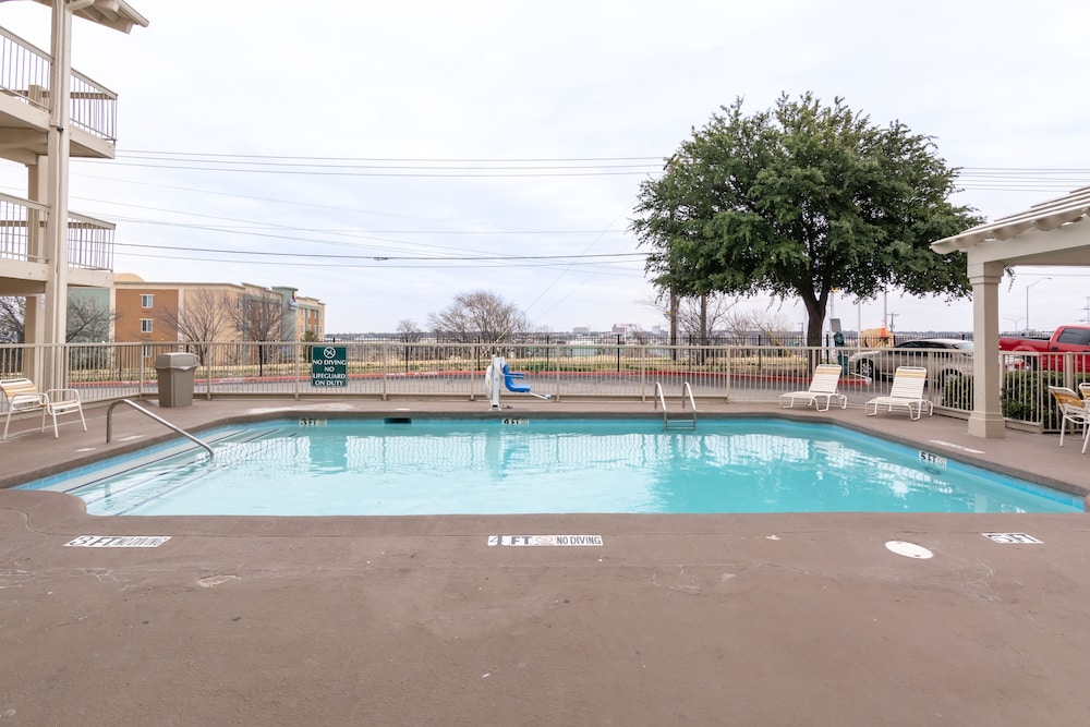 Studio6 Fort Worth, TX - West Medical Center 7/49