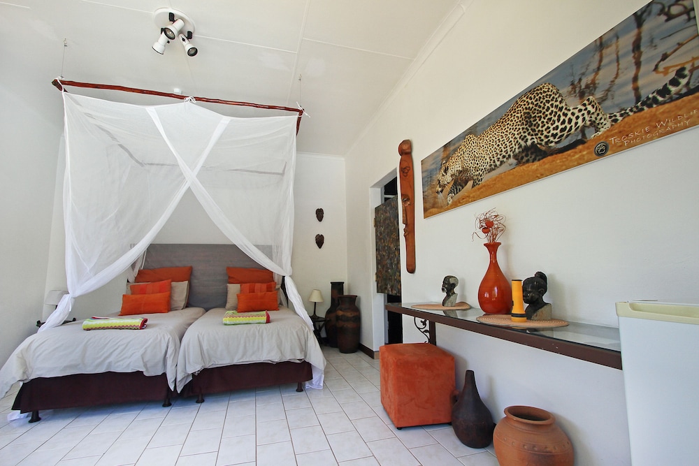 1 BEDROOM, STANDARD, DOUBLE OR TWIN BED